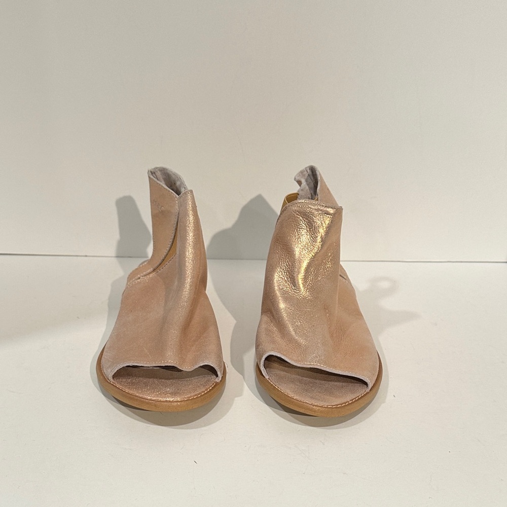 Musse & Cloud Metallic Rose Gold Peep-Toe Leather Sandals - Picture 3 of 5